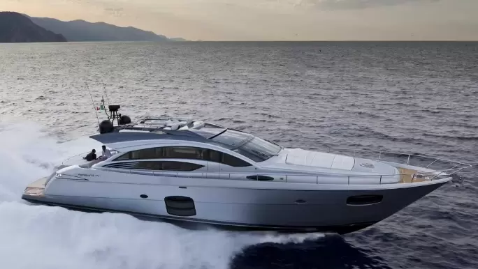 博星(Pershing)74飞桥游艇价格在3932-4080万元之间