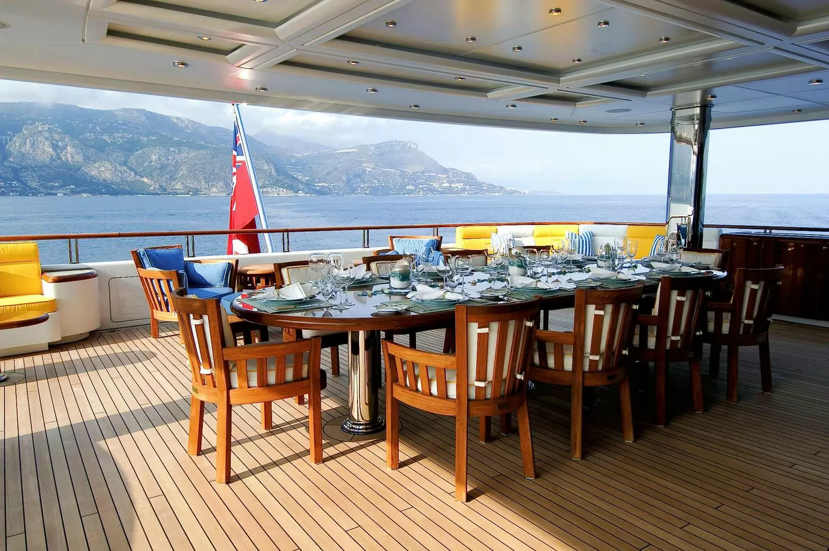 乐顺(Lurssen)Oasis超级游艇尾舱餐厅
