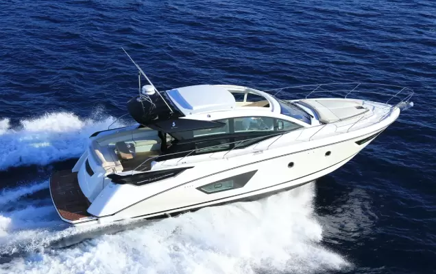 博纳多(Beneteau)GT50飞桥游艇价格在780-860万元之间