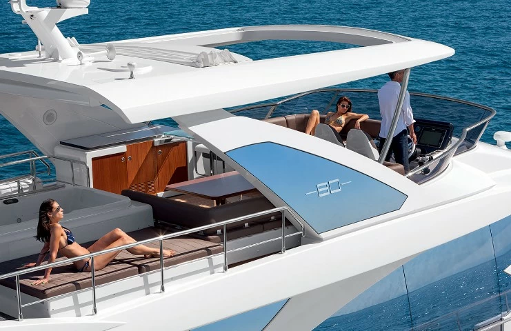 阿兹慕(Azimut)80飞桥游艇