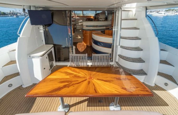 圣汐(Sunsseeker)Manhattan64二手游艇飞桥区