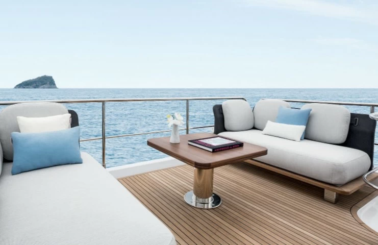 阿慕兹(Azimut)55飞桥游艇