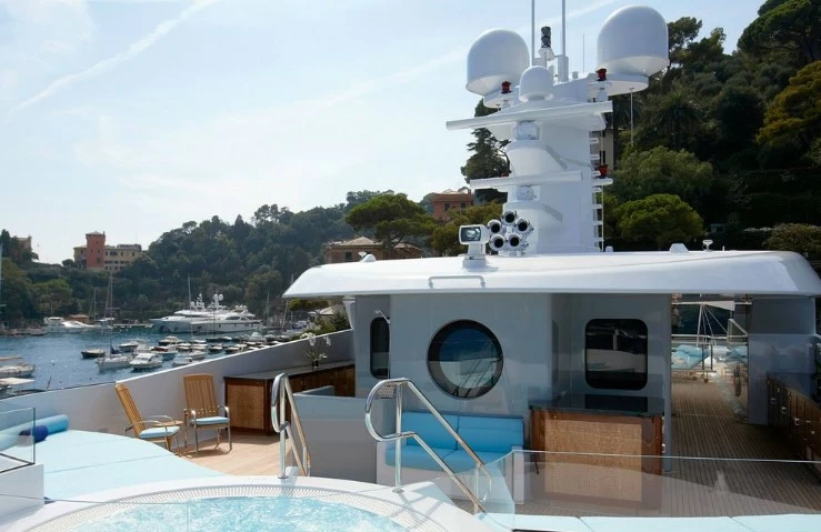 豪华游艇斐帝星(Feadship)Trident游艇飞桥区