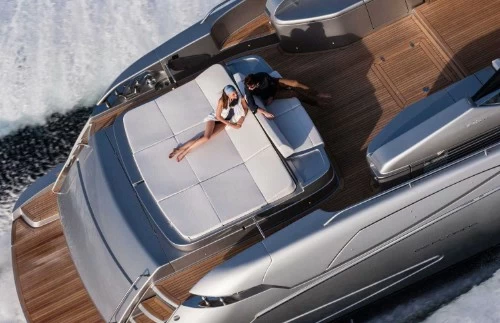 丽娃(Riva)88Florida游艇价格在6600万元左右