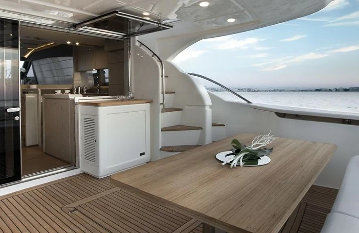 法拉帝(Ferretti)650豪华游艇