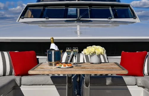 圣汐(Sunseeker)34Metre大型豪华游艇全新价格3800万元左右