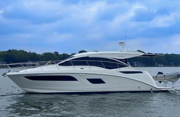 希瑞(SeaRay)400飞桥游艇价格750万元左右
