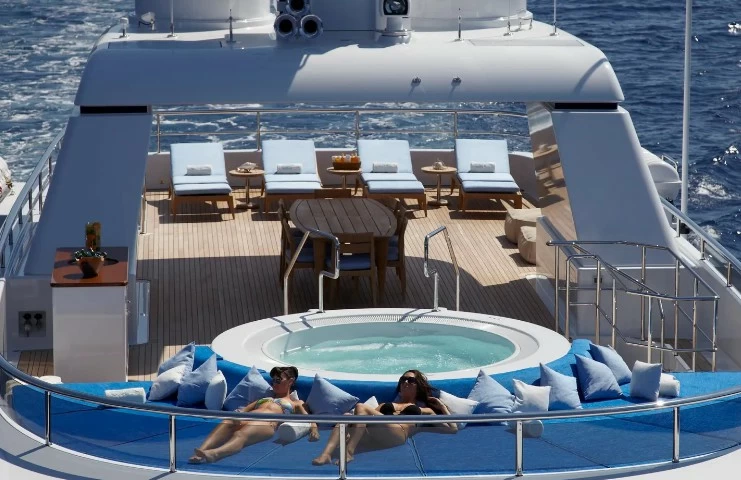 斐帝星(Feadship)Helix飞桥游艇价格为2.61亿元