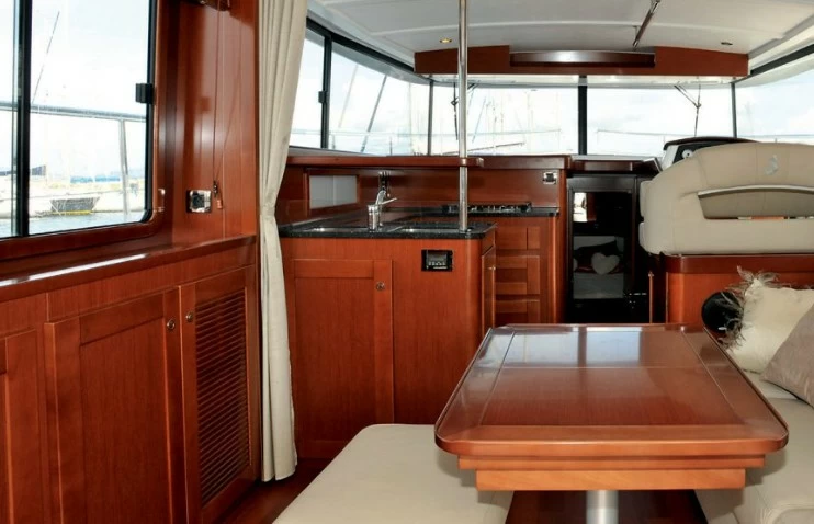 博纳多（Beneteau）思乐44飞桥游艇