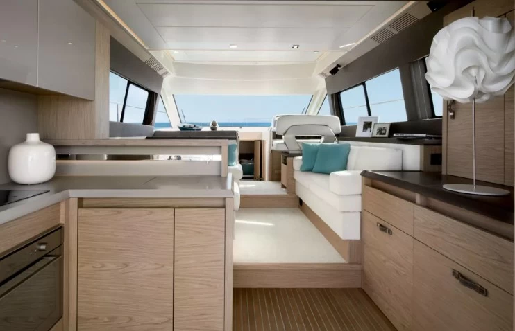 博纳多(Beneteau)Montecarlo5家庭休闲游艇内舱