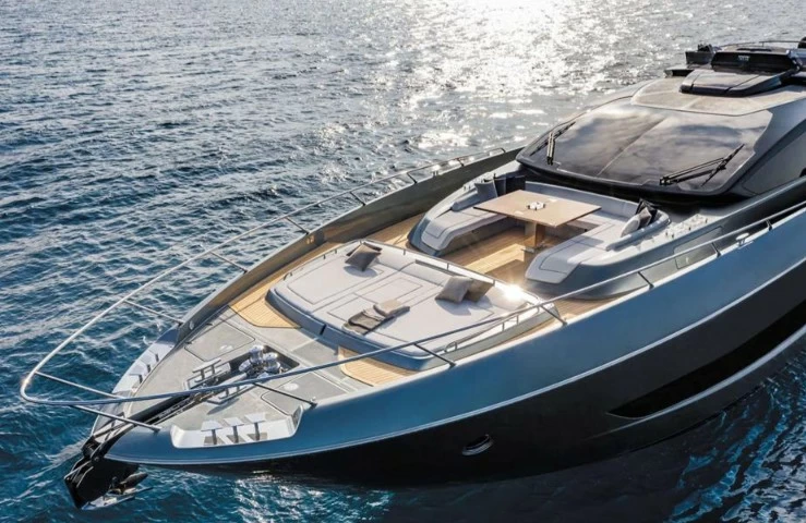 丽娃(Riva)88Folgore二手飞桥游艇价格650万欧元