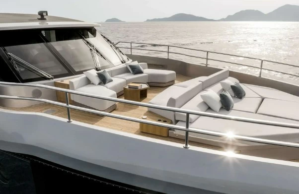 阿兹慕(Azimut)麦哲伦30M游艇