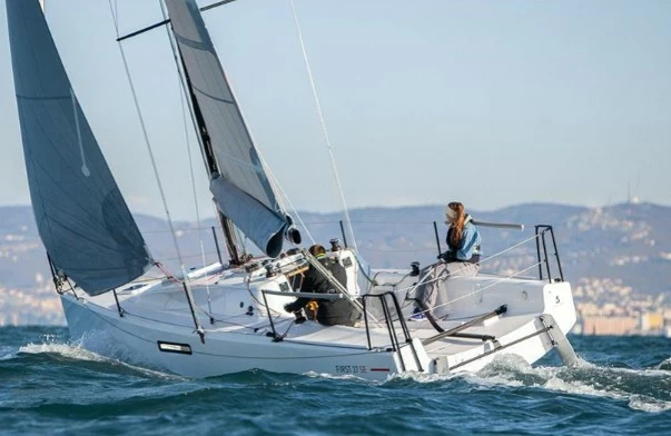 博纳多(Beneteau)锋仕27SE帆船