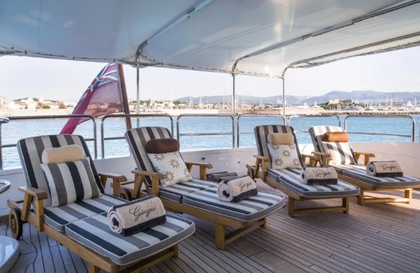 贝尼蒂(Benetti)Classic120游艇尾舱休闲区