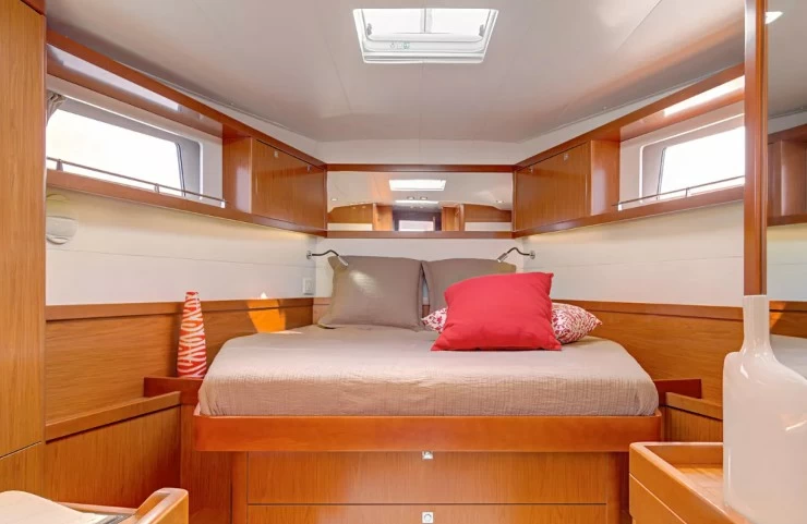 博纳多(Beneteau)Sense55帆船游艇主人舱