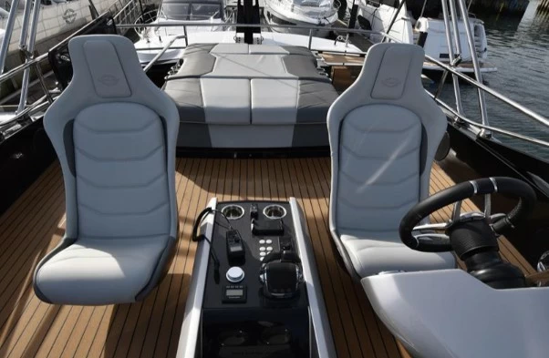 圣汐(Sunseeker)65二手飞桥游艇价格219.5万欧元