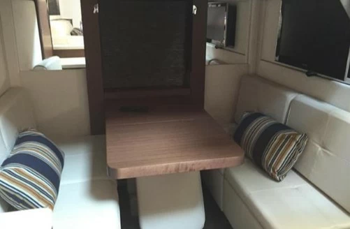 希瑞(SeaRay)410Sundancer二手游艇舱内沙龙