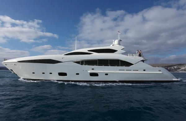 圣汐(Sunseeker)130运动豪华游艇