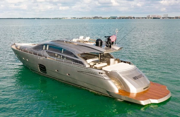博星(Pershing)82飞桥游艇