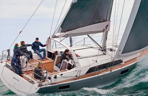 博纳多(Beneteau)遨享仕41.1帆船游艇价格在280-320万元之间