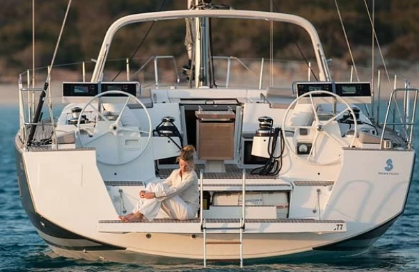 博纳多(Beneteau)遨享仕55帆船游艇价格在576-729万元之间