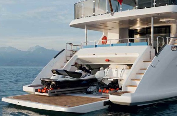 意大利豪华游艇品牌贝尼蒂108Supreme飞桥游艇