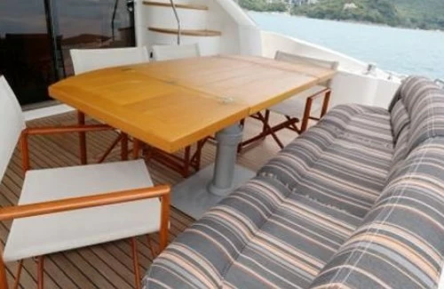 圣汐(Sunseeker)Manhattan66飞桥游艇沙龙