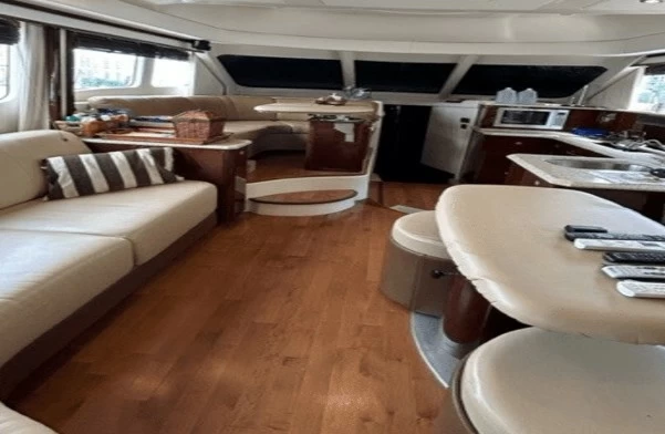 希瑞(SeaRay)520SedanBridge二手游艇价格492400美元