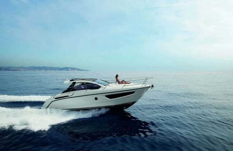 10米阿兹慕(Azimut)Atalntis34游艇价格350万左右