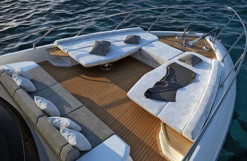 意大利游艇法拉帝(Ferretti)670豪华私人游艇