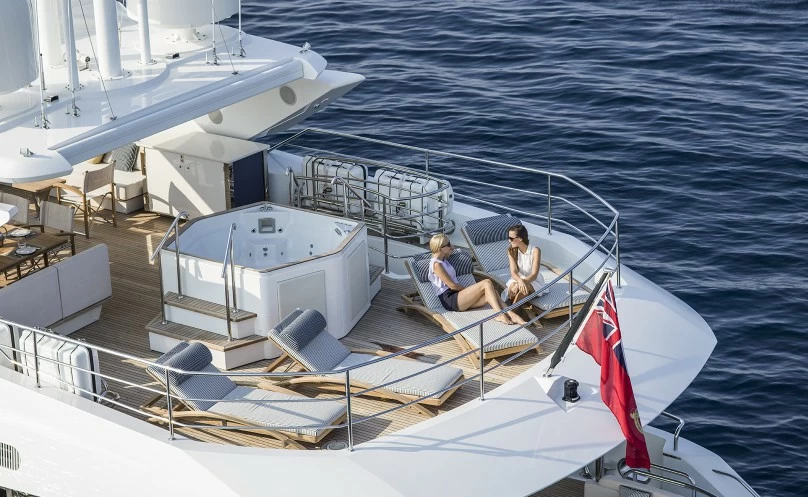 三层圣汐（Sunseeker）116飞桥游艇