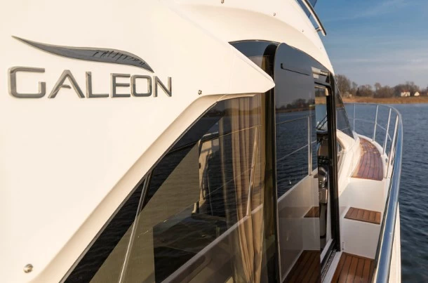 37英尺卡帝尔(Galeon)360飞桥游艇