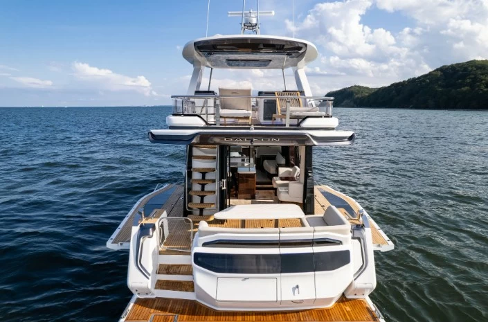 58英尺中型卡帝尔(Galeon)560豪华飞桥游艇