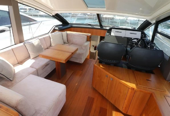 圣汐(Sunseeker)Predator57二手游艇驾驶舱