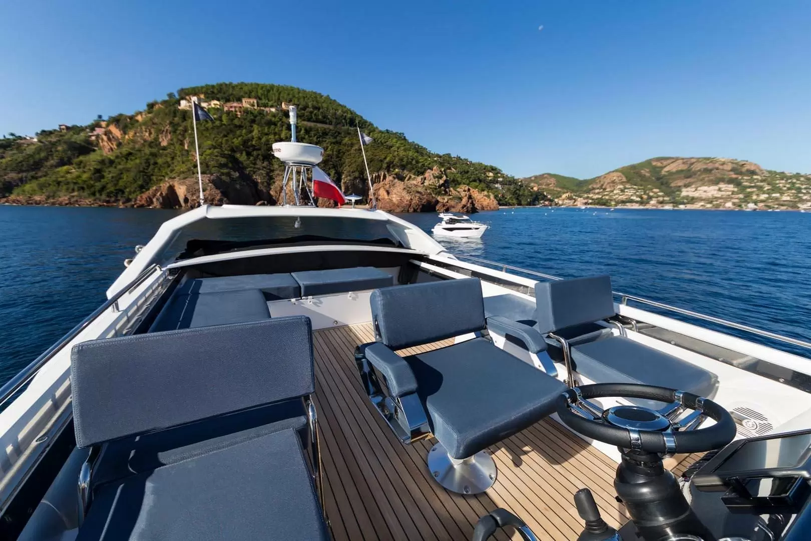 53英尺卡帝尔(Galeon)510Skeydeck游艇飞桥区