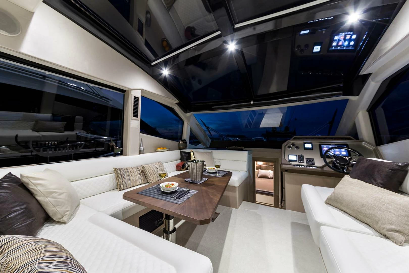 卡帝尔(Galeon)510Skeydeck飞桥游艇