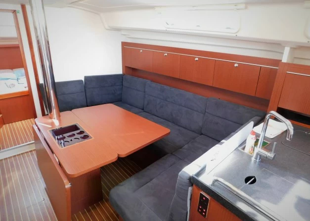 汉斯Hanse415帆船休息区
