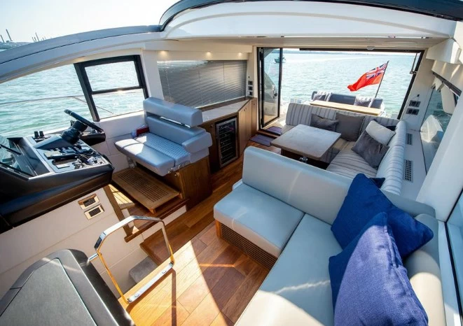 圣汐(Sunseeker)Predator50游艇休息区