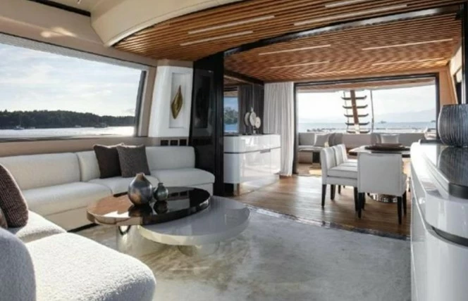 28.73米(94英尺)阿慕兹(Azimut)S10游艇价格550万欧元