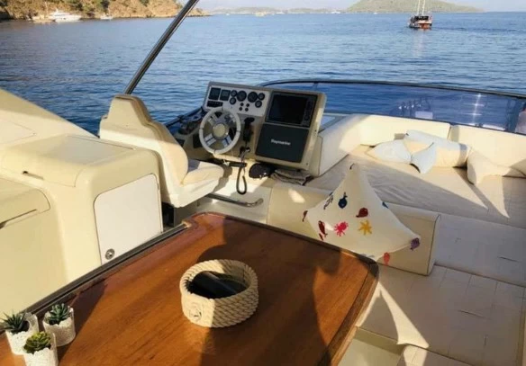 19米阿慕兹(Azimut)64二手游艇价格125万美元