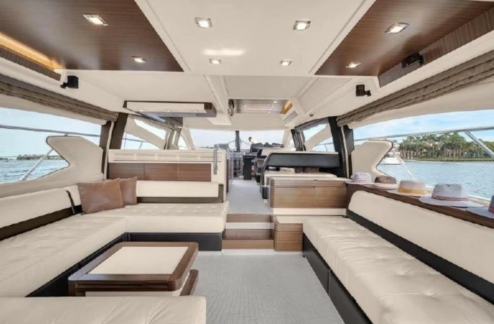 19米阿慕兹(Azimut)64二手游艇价格125万美元