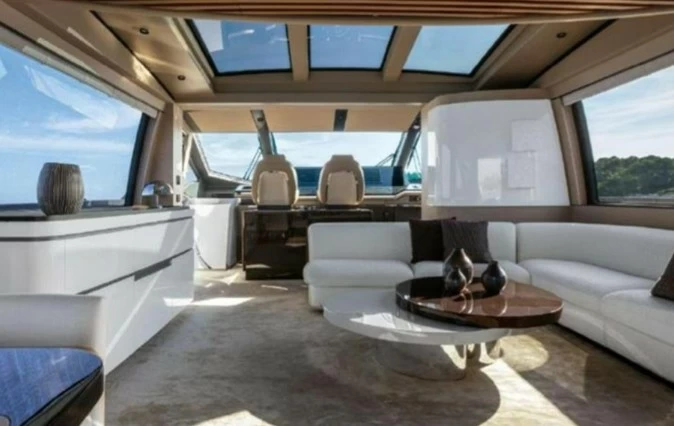 28.73米(94英尺)阿慕兹(Azimut)S10游艇驾驶舱
