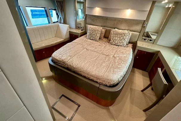 19.38米圣汐(Sunseeker)Predator60二手游艇主人舱