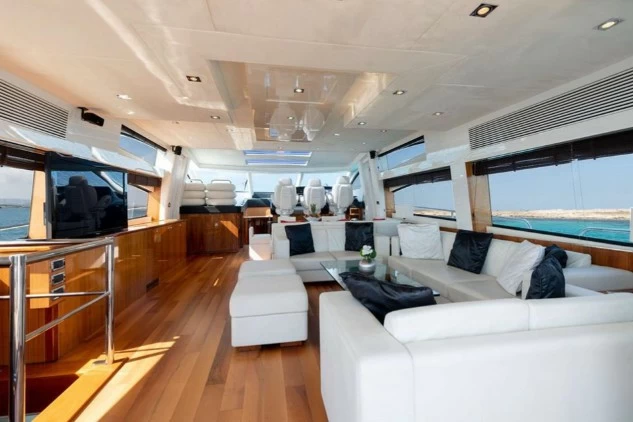 26.49米圣汐(Sunseeker)Predator84二手豪华游艇价格170万欧元