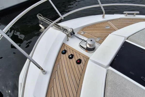 16米阿慕兹(Azimut)50二手飞桥游艇价格72.5万欧元