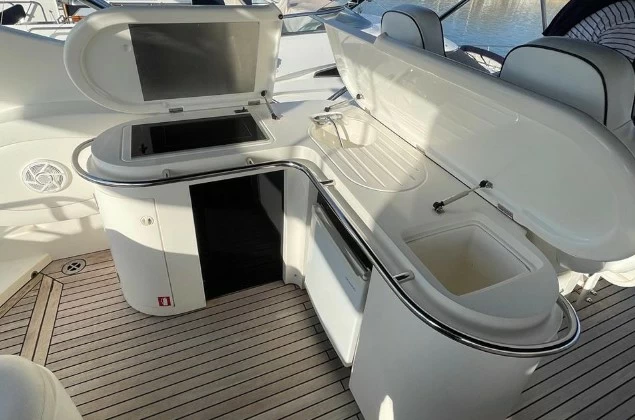 24米圣汐(Sunseeker)Manhattan80二手游艇洗手区