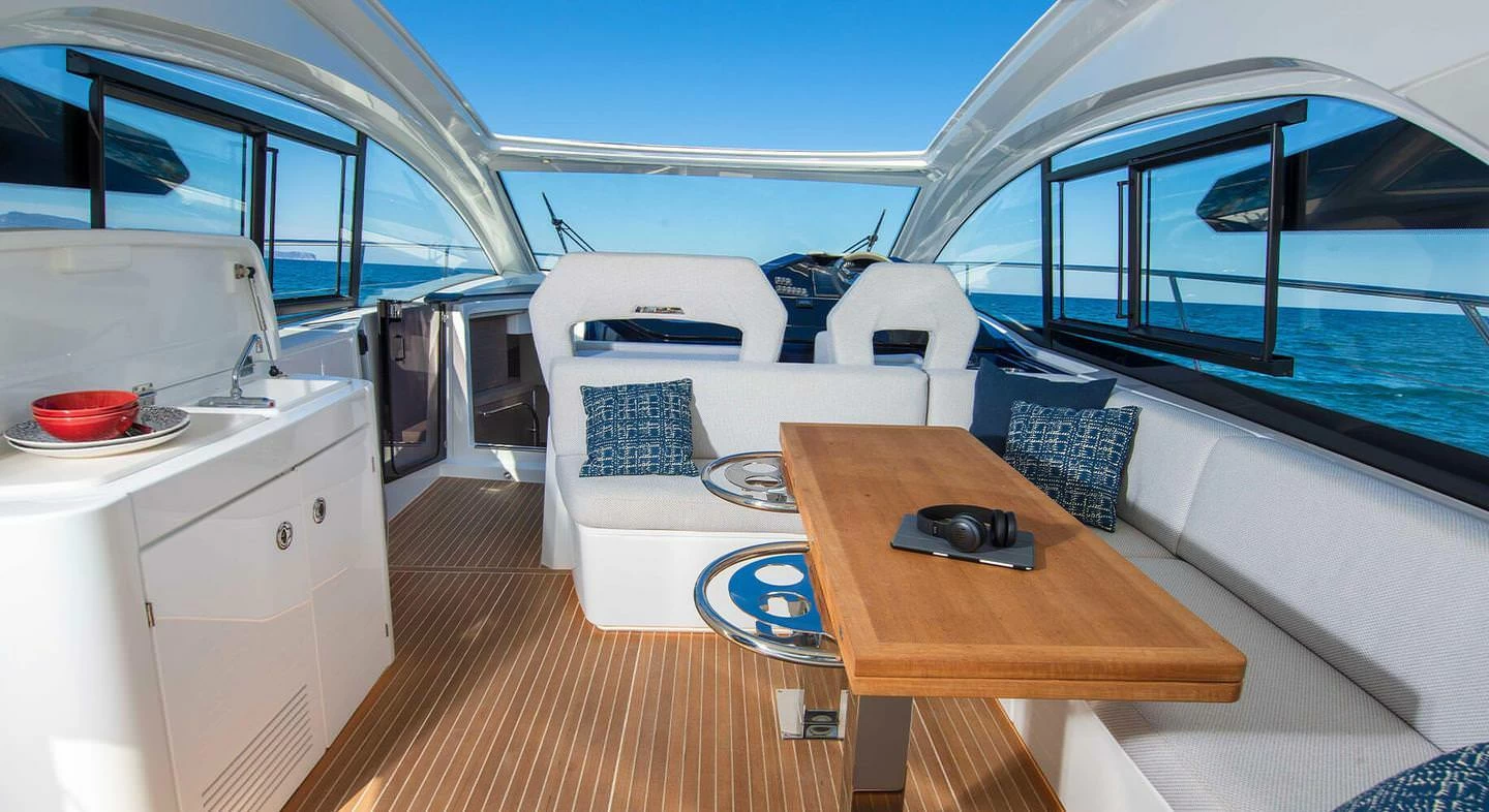 14.78米的博纳多(Beneteau)GT45运动游艇价格460万元左右