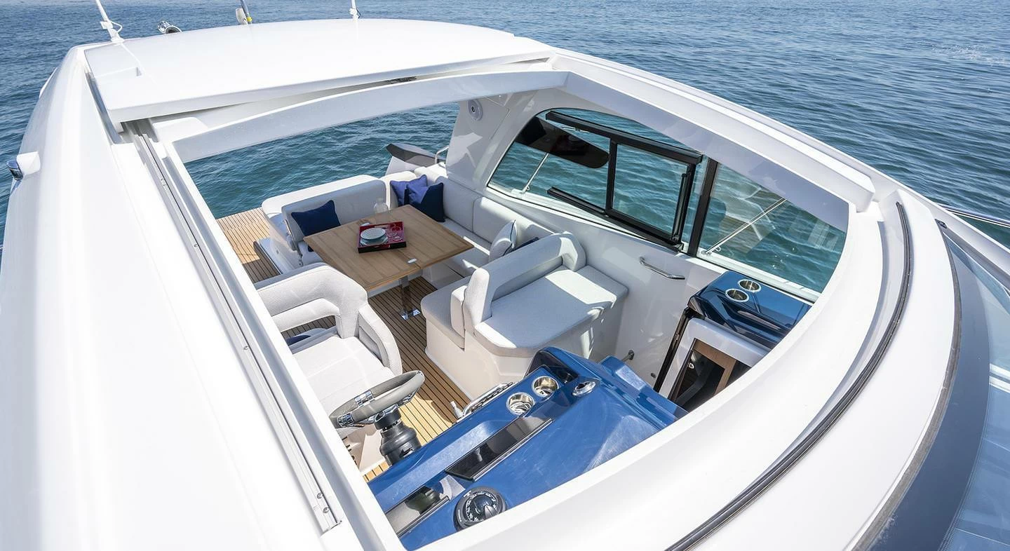 11米博纳多(Beneteau)GT36家用豪华游艇价格250万元左右