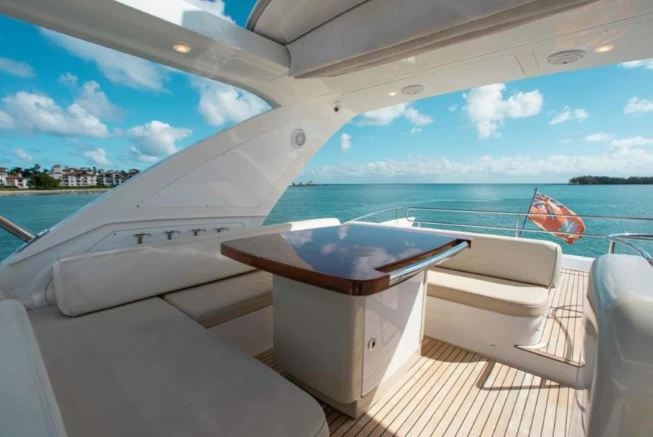 19米阿兹慕(Azimut)64二手飞桥游艇价格