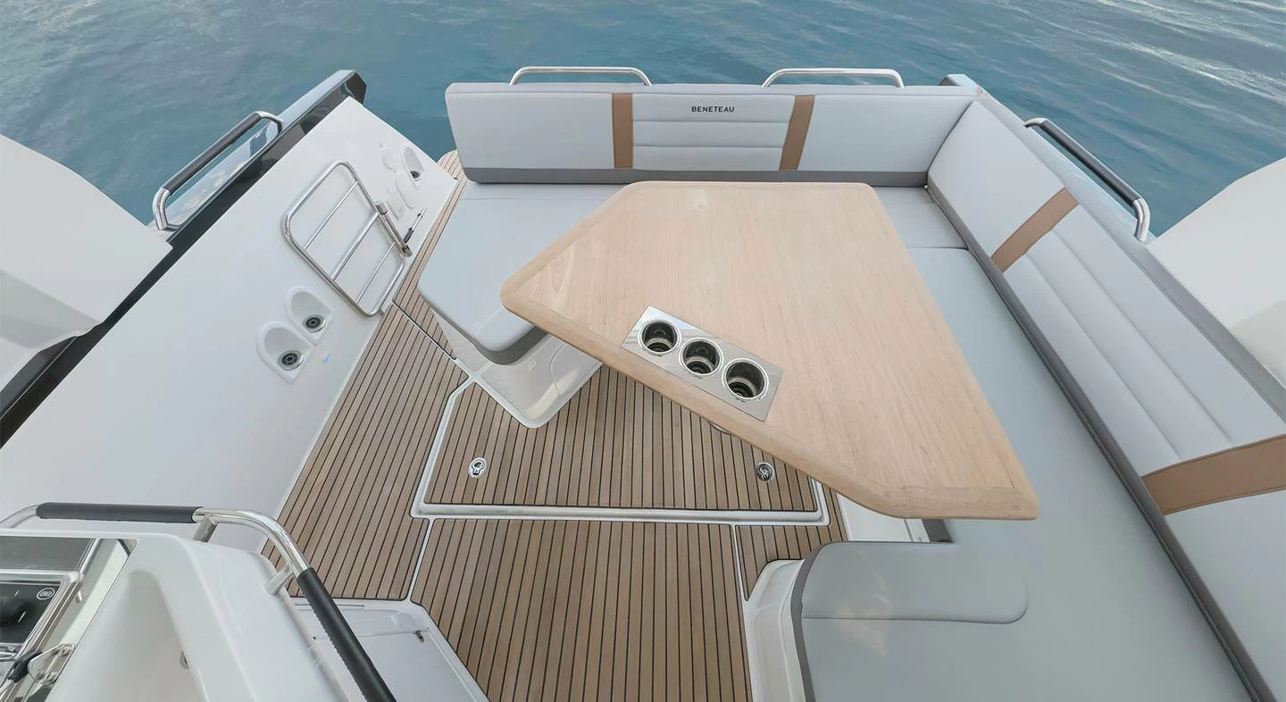 10米博纳多（Beneteau）GT32私人运动游艇户外沙龙